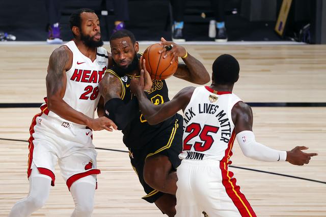 颜骏凌晒自己和范德萨的合影：这一切都是值得的❤