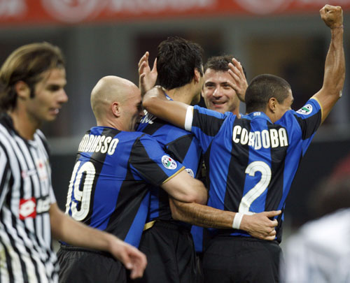 2016 赛季：巨人队由于牛棚在第九局集体崩盘，季后赛遗憾输给小熊