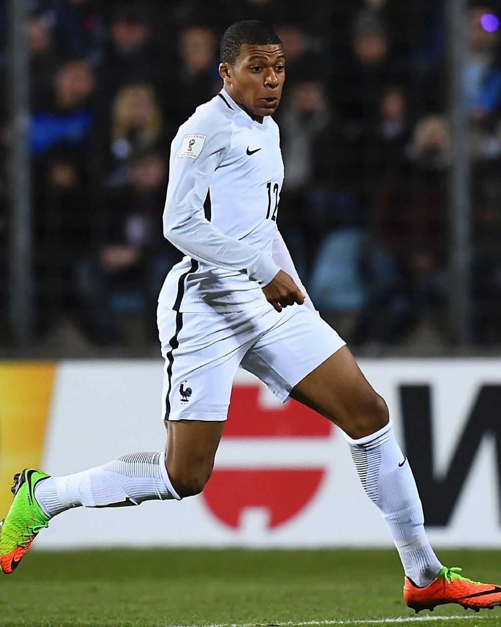 中超-韩佳奇两送礼法比奥造绝平球 10人国安2-2申花青春风暴！国青3人本轮中超出场 U17国足前锋也迎联赛首秀中超-李松益进队史中超首球 云南1-1浙江收获顶级联赛第1分